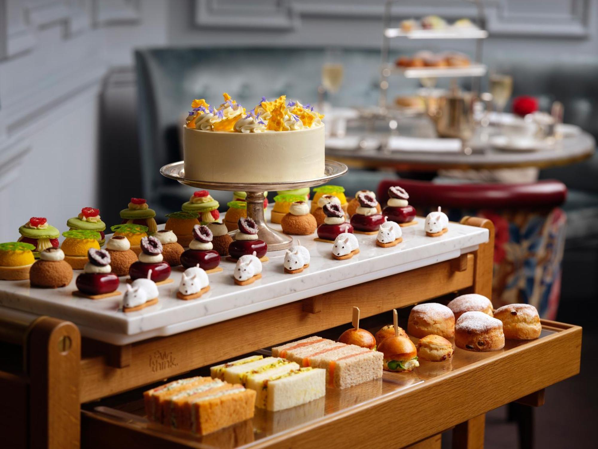 The Stafford London Hotel Exterior foto Afternoon tea at the Mandarin Oriental, London