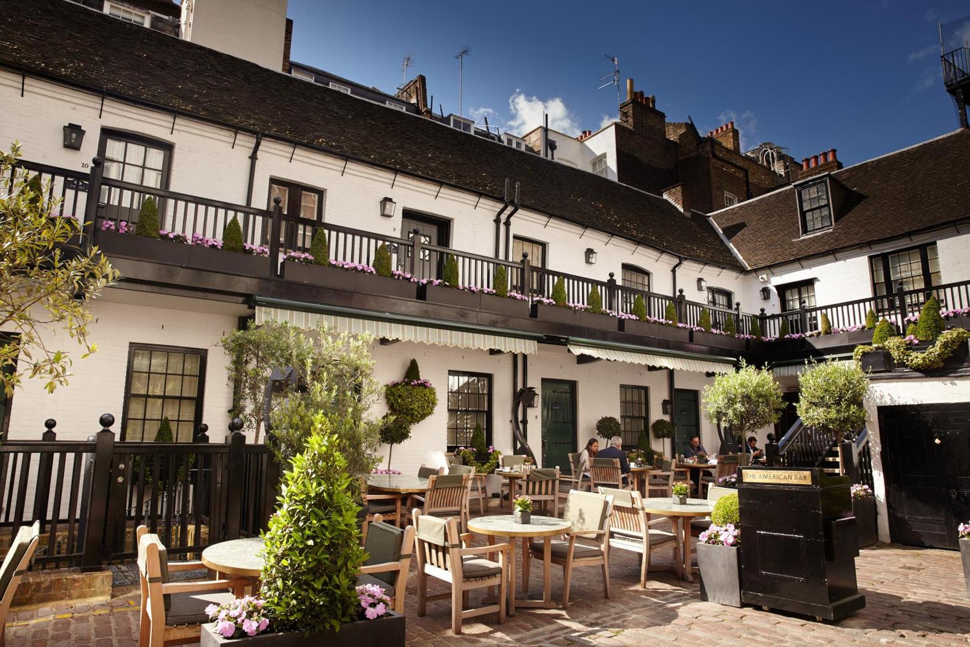 The Stafford London Hotel Exterior foto The courtyard at the Swan