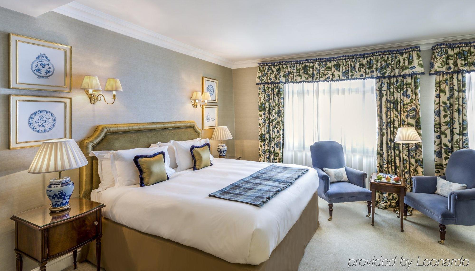 The Stafford London Hotel Exterior foto A bedroom at the hotel