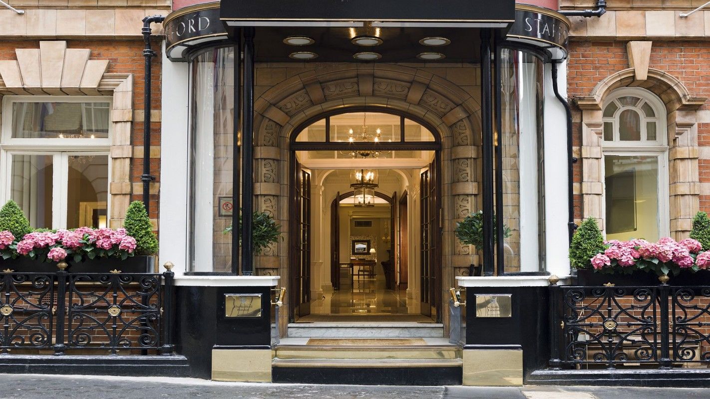 The Stafford London Hotel Exterior foto Entrance to the hotel