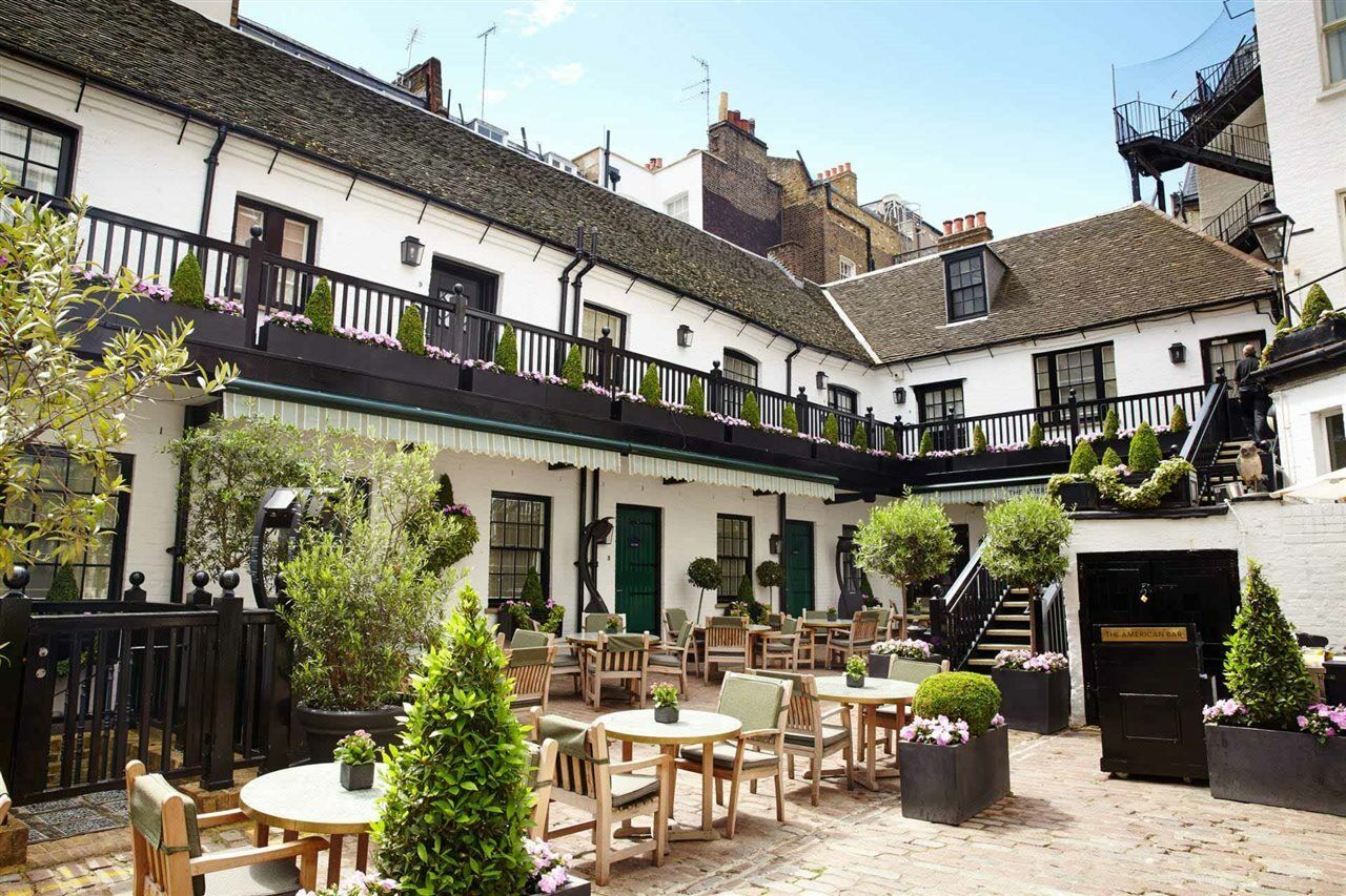 The Stafford London Hotel Exterior foto The courtyard of the Swan Inn